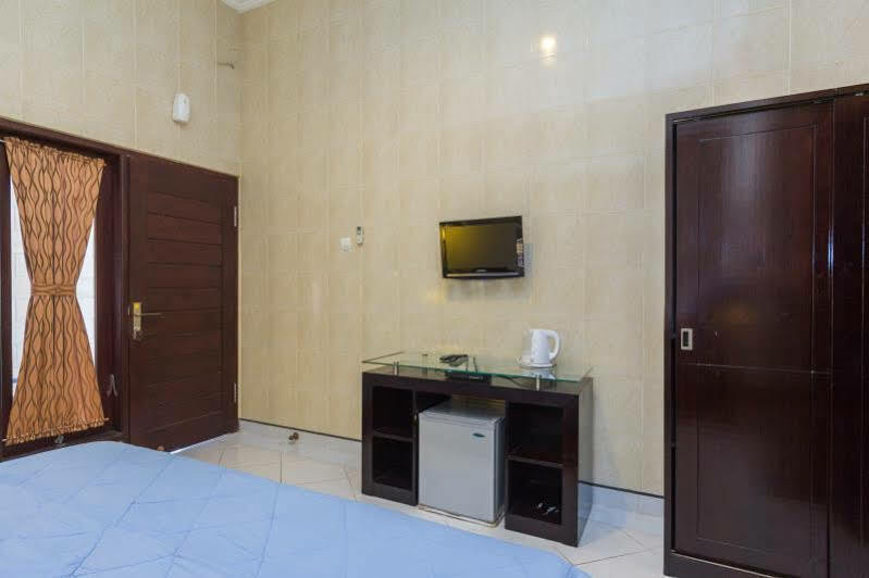 Reddoorz @ Kedonganan Jimbaran Hotel Bagian luar foto